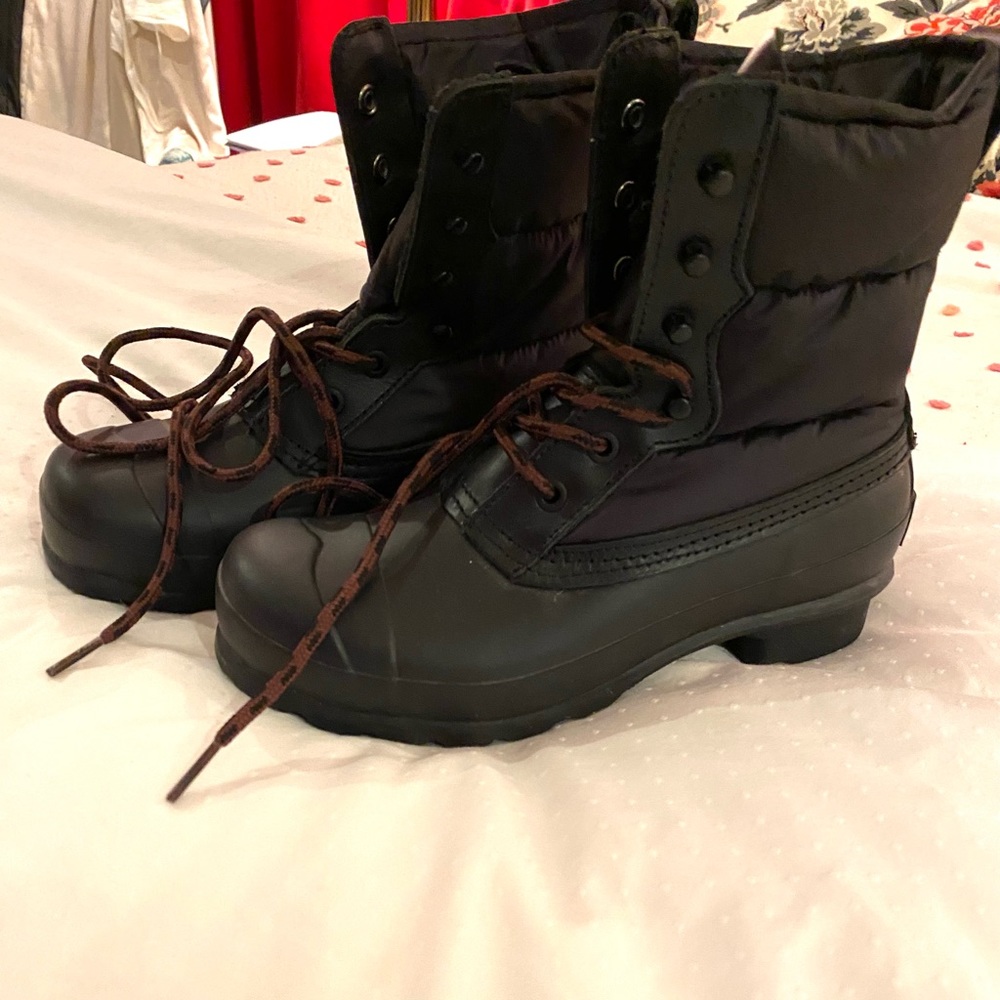 Hunter lace up quilted short boots black size 6.